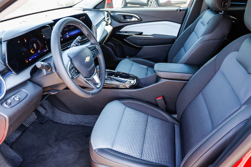Used 2026 Chevrolet Trax LT w/ LT Convenience Package FWD image 34