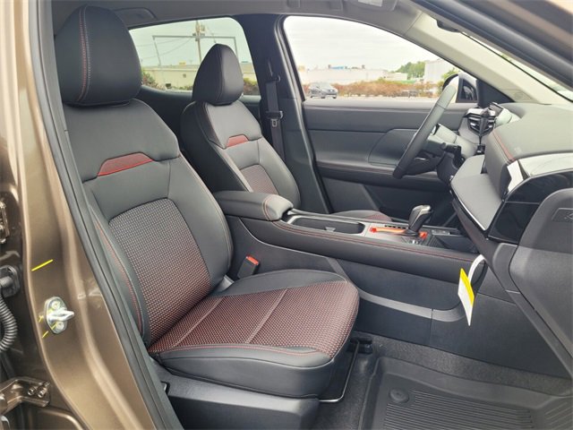 New 2026 Nissan Kicks SR image 10