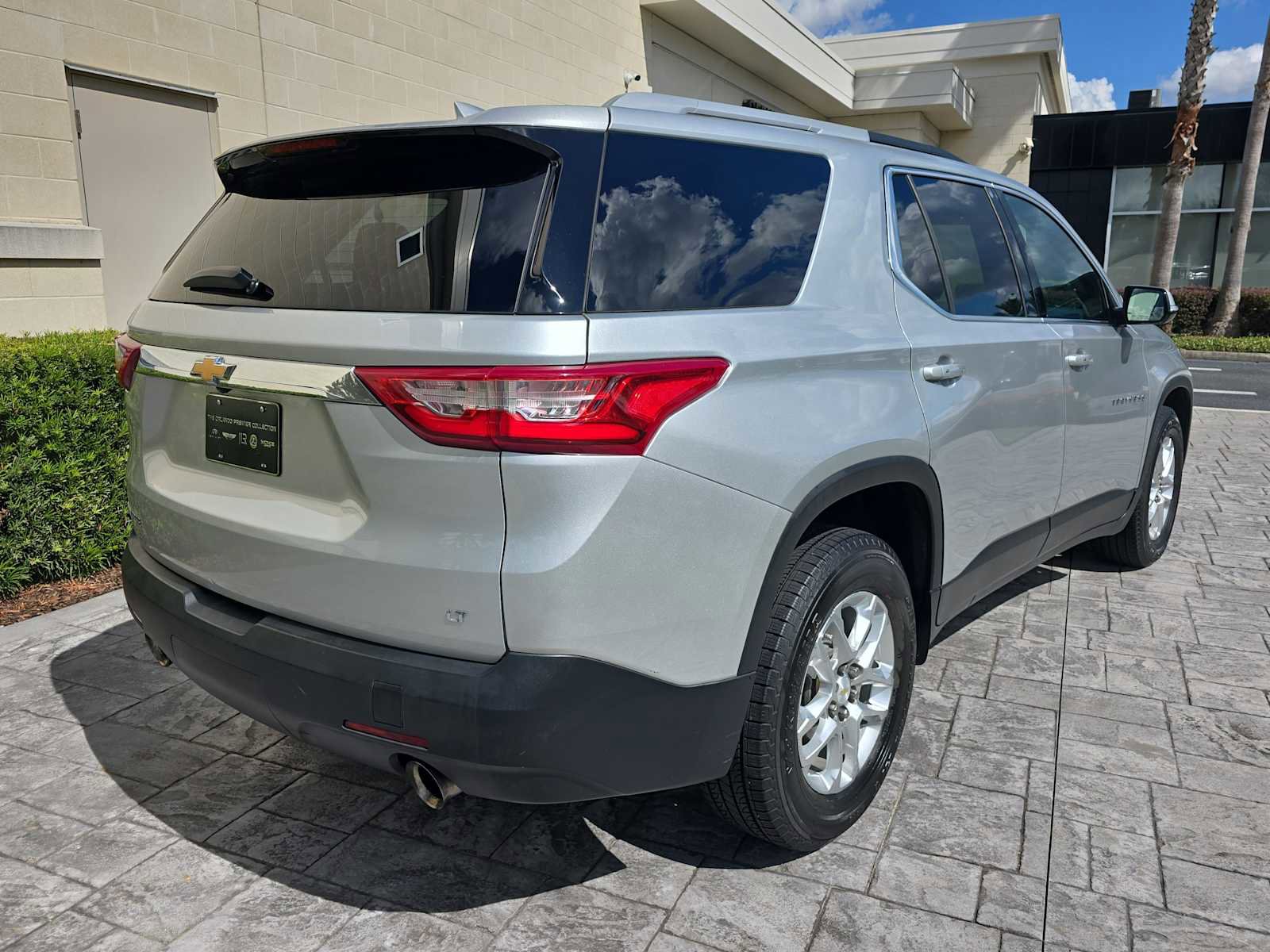 Used 2018 Chevrolet Traverse LT image 3