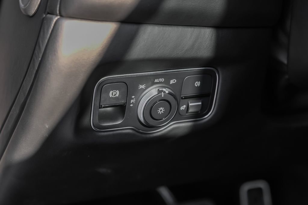 Used 2020 Aston Martin DB11 Coupe image 26