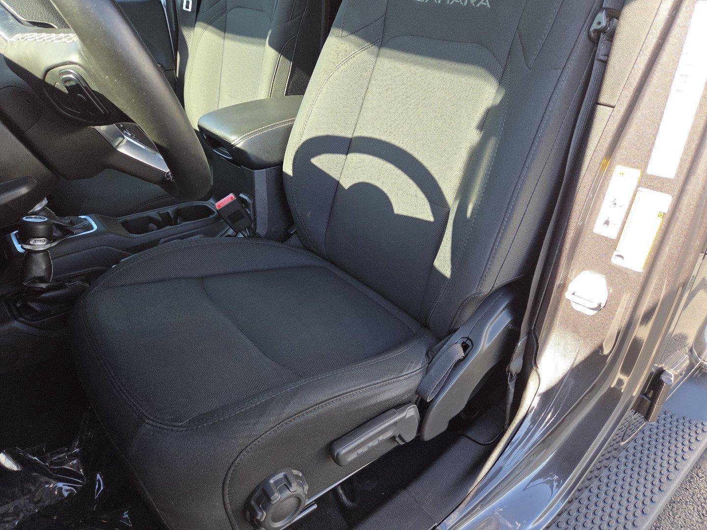 Used 2019 Jeep Wrangler Unlimited Sahara w/ Cold Weather Group AWD/4WD image 14
