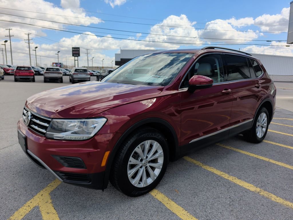 Used 2018 Volkswagen Tiguan SE w/ Panoramic Sunroof Package image 3