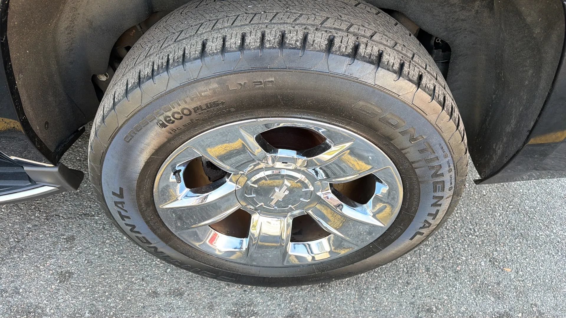 Used 2018 Chevrolet Suburban Premier AWD/4WD image 9