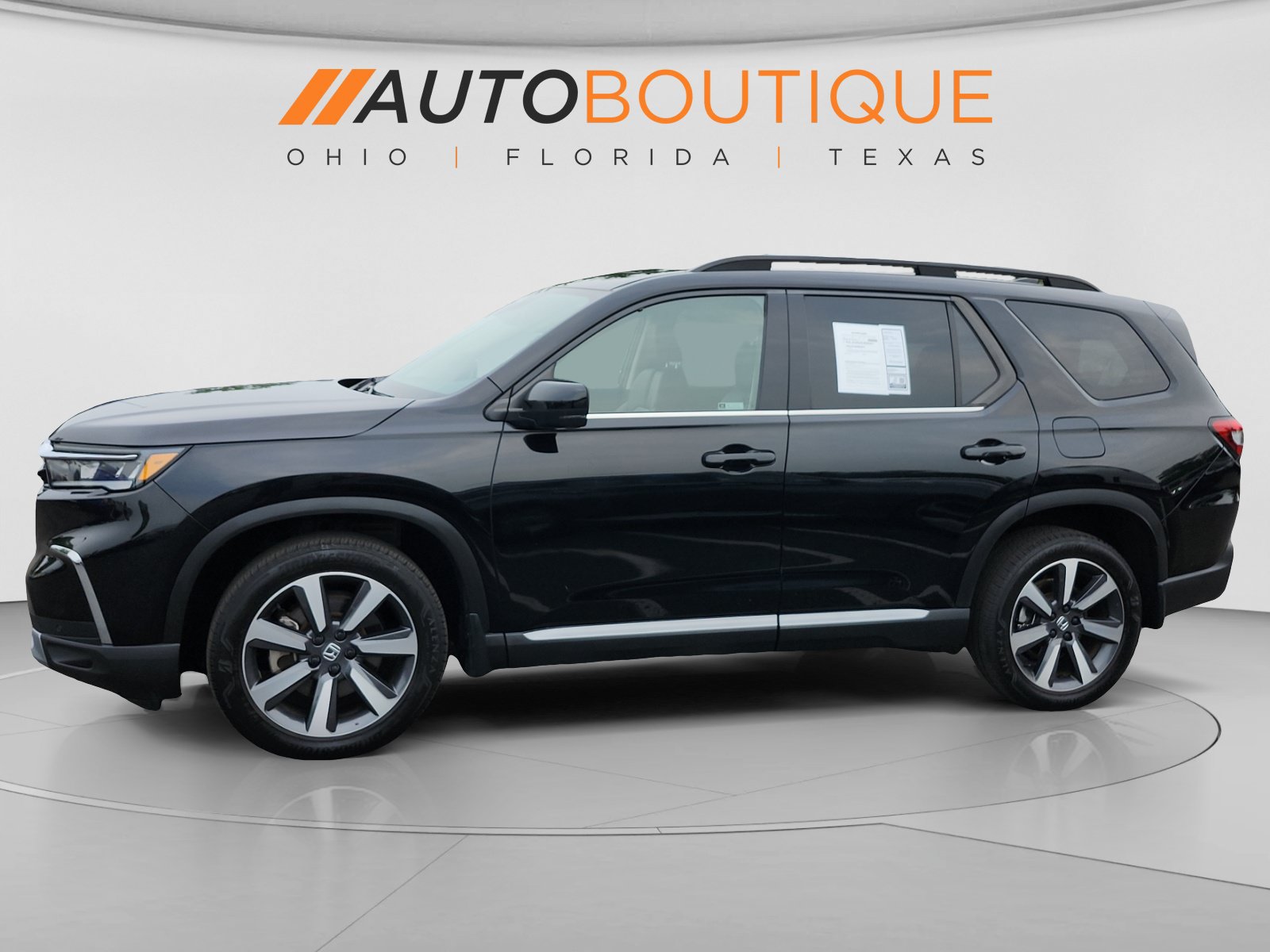Used 2023 Honda Pilot Touring image 2