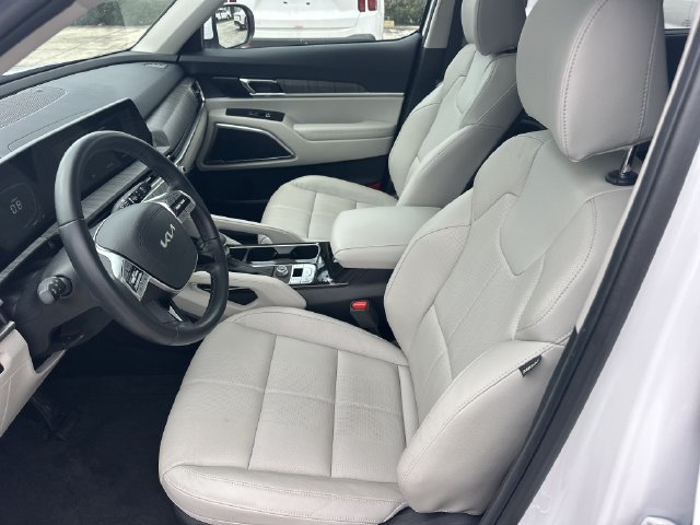 Certified 2025 Kia Telluride EX w/ EX Captain's Chair Package FWD image 18