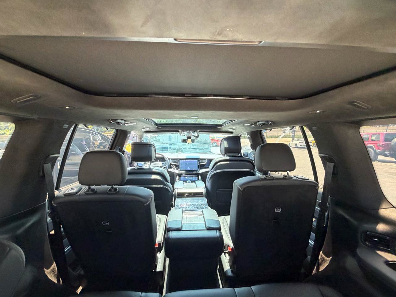 Used 2022 Jeep Grand Wagoneer Series II AWD/4WD image 41