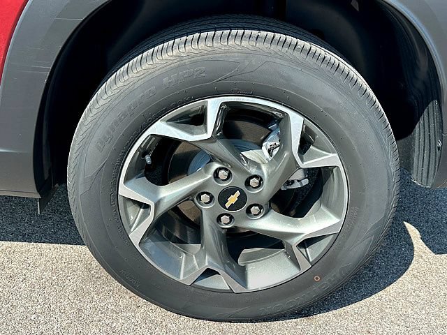 Used 2024 Chevrolet Trax LT w/ Sunroof Package FWD image 14