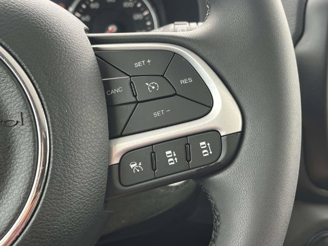 Certified 2021 Jeep Renegade Latitude w/ Luxury Group I FWD image 27
