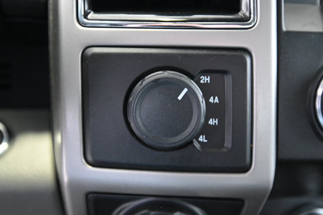 Used 2019 Ford F150 Lariat w/ Equipment Group 502A Luxury AWD/4WD image 28