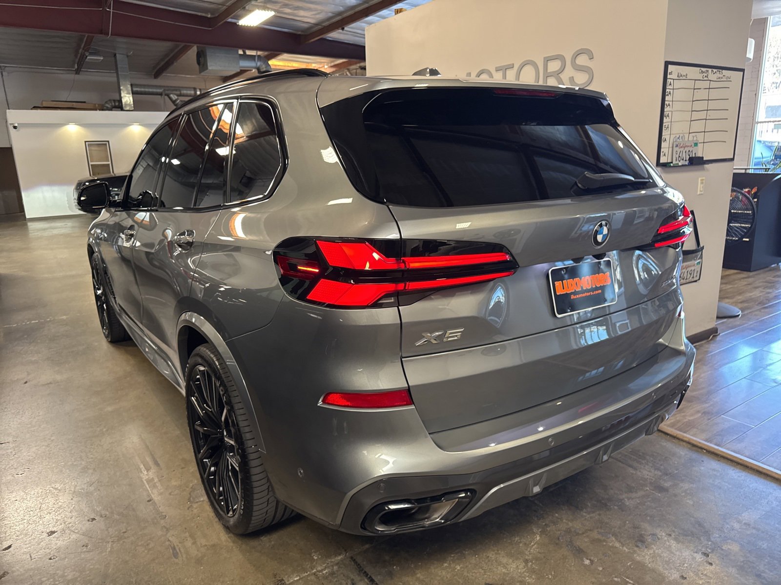 Used 2024 BMW X5 xDrive40i w/ M Sport Package image 16