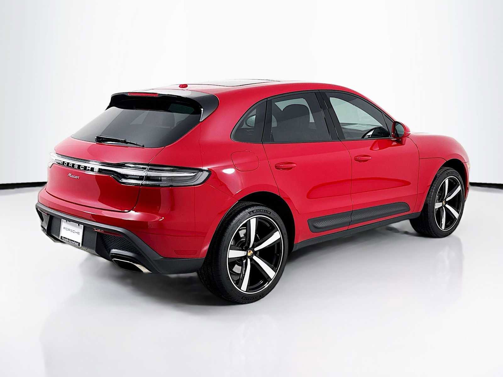 Certified 2025 Porsche Macan AWD/4WD image 9