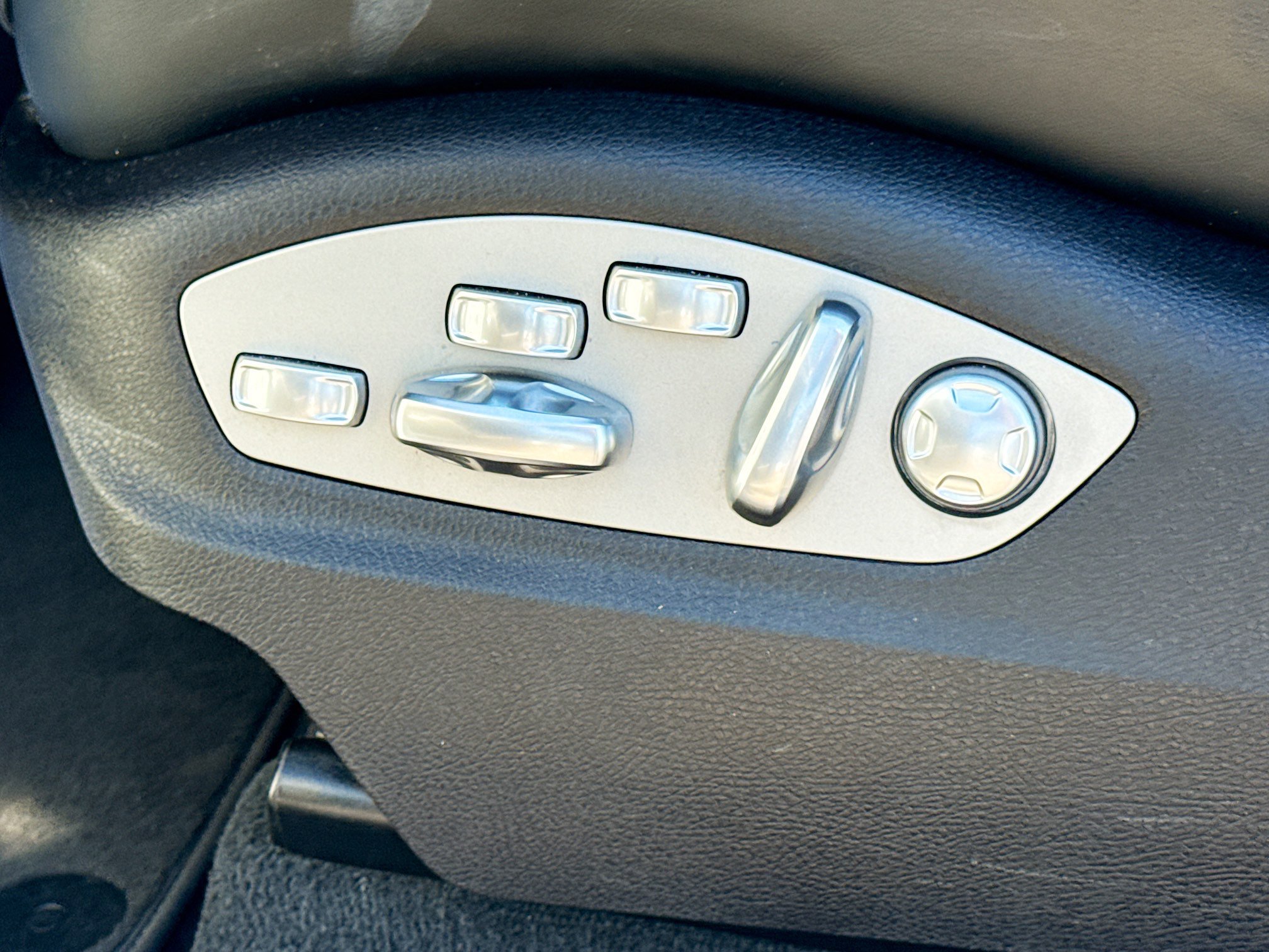 Used 2024 Porsche Macan GTS image 25