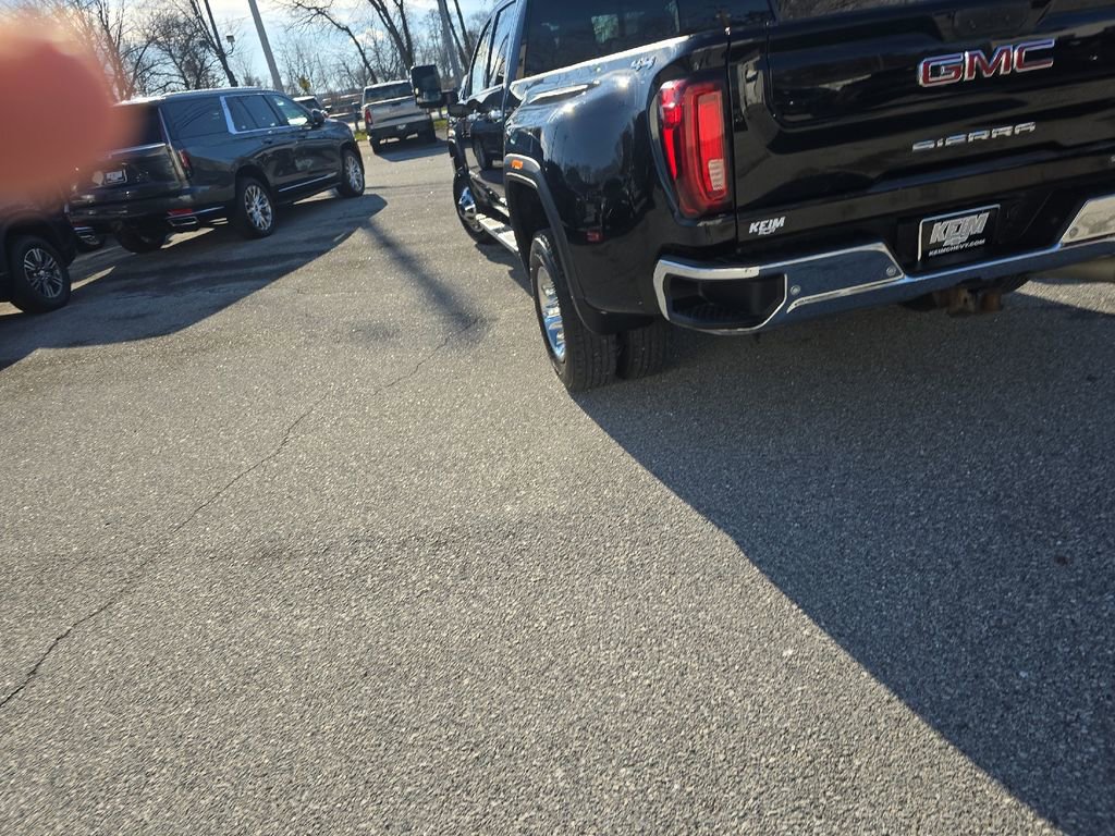 Used 2023 GMC Sierra 3500 SLT w/ SLT Convenience Package AWD/4WD image 9
