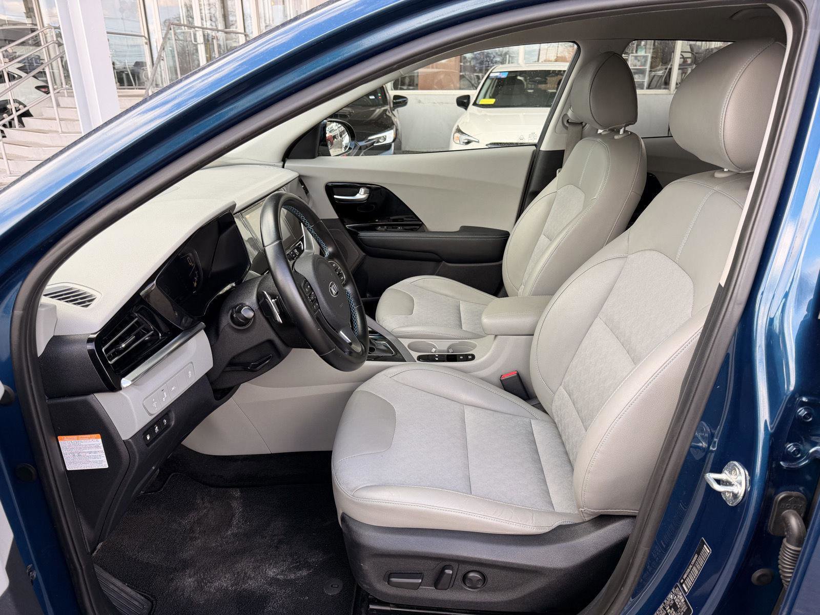 Used 2020 Kia Niro EX image 12