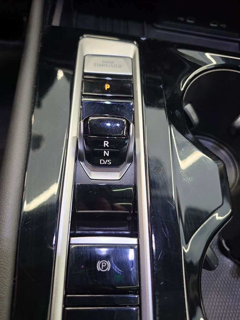 Used 2025 Volkswagen Atlas SE image 30