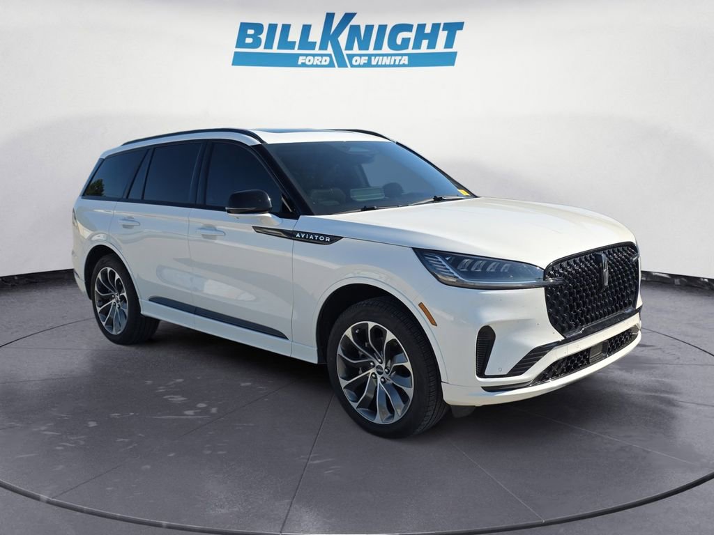 Used 2025 Lincoln Aviator AWD w/ Jet Appearance Package image 7