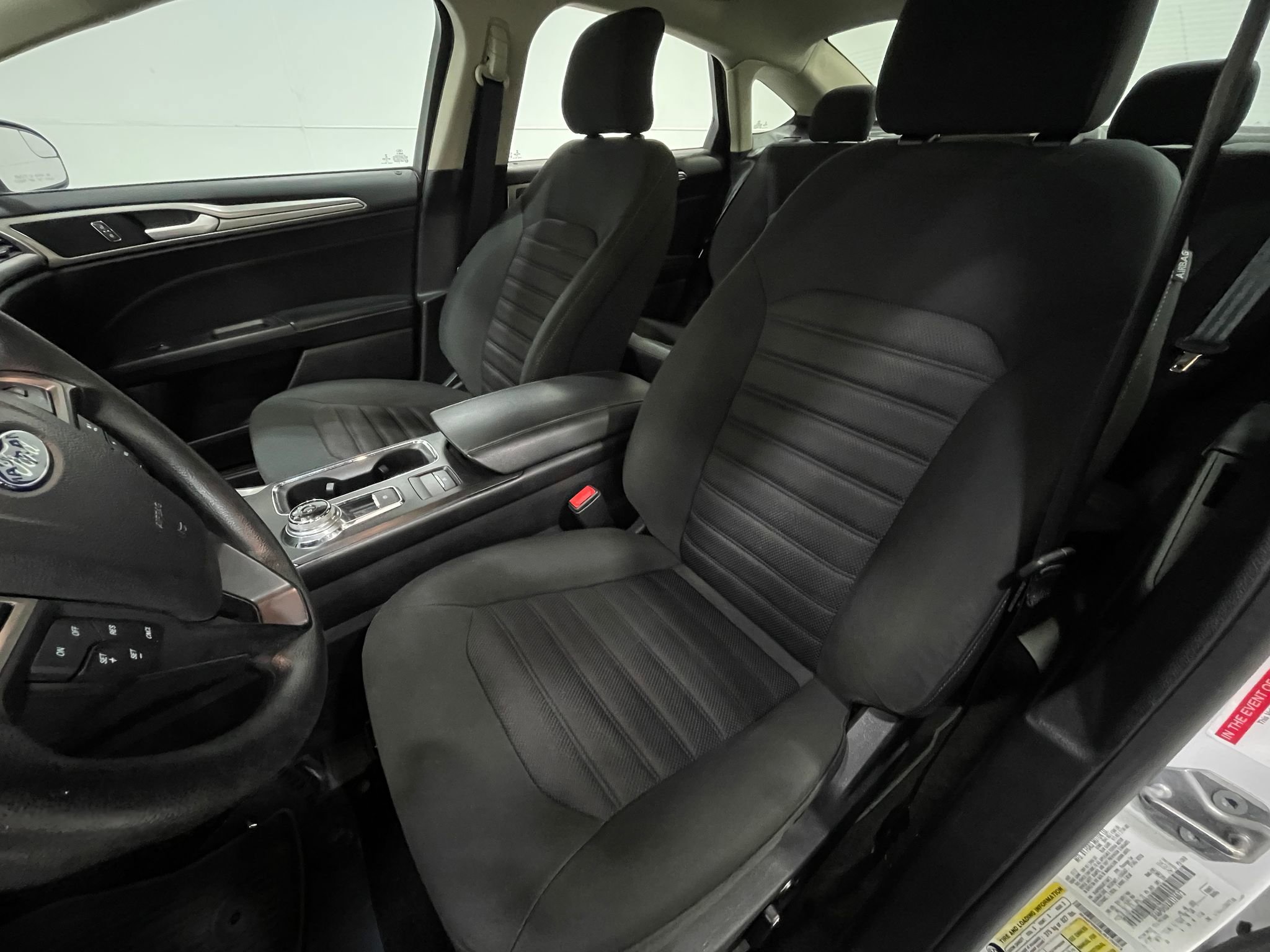 Used 2018 Ford Fusion SE w/ Fusion SE Technology Package image 12