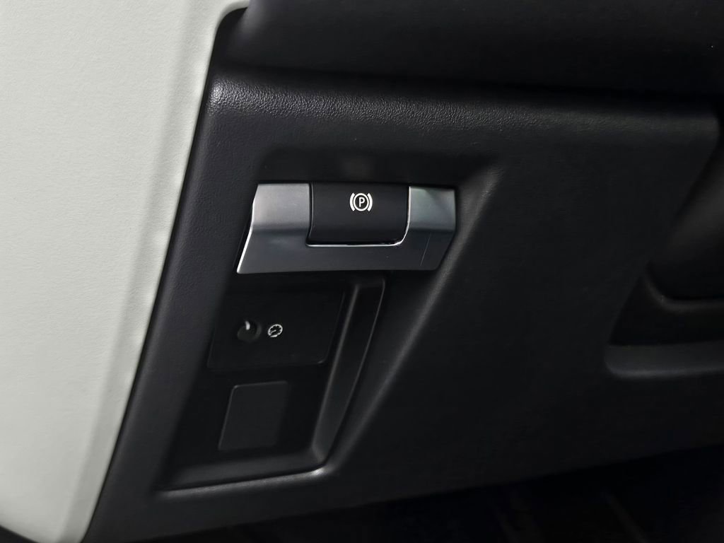 Used 2024 Land Rover Defender 110 X-Dynamic SE image 22