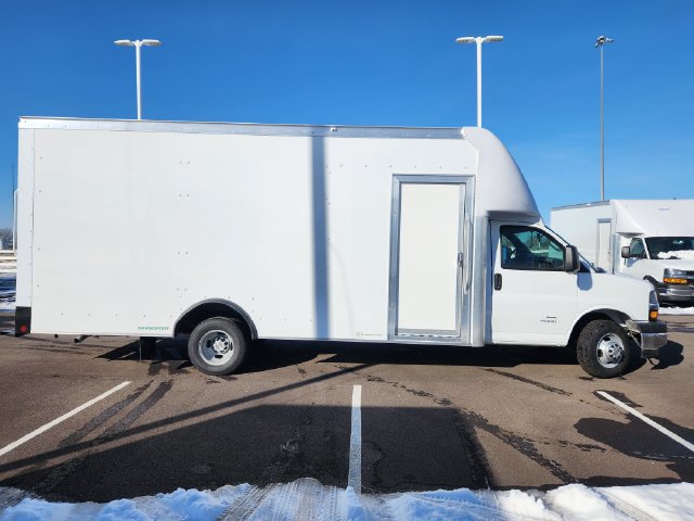 New 2025 Chevrolet Express 4500 w/ Power Convenience Package RWD image 9