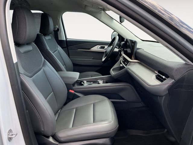 Used 2026 Ford Explorer Active w/ Active Comfort Package RWD image 19