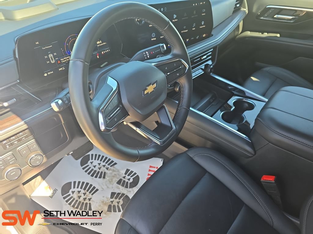Used 2025 Chevrolet Suburban LT AWD/4WD image 17