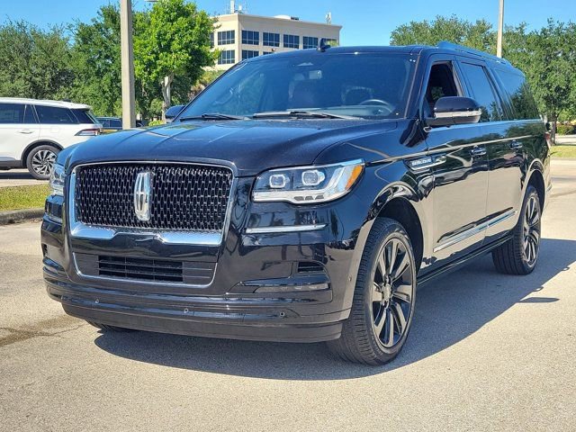 Certified 2024 Lincoln Navigator L Reserve AWD/4WD image 3