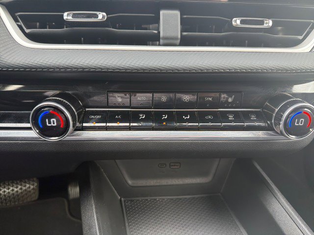 Used 2026 Chevrolet Equinox LT w/ Convenience Package II image 9