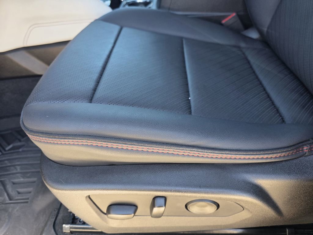 Used 2024 GMC Canyon AT4X image 18