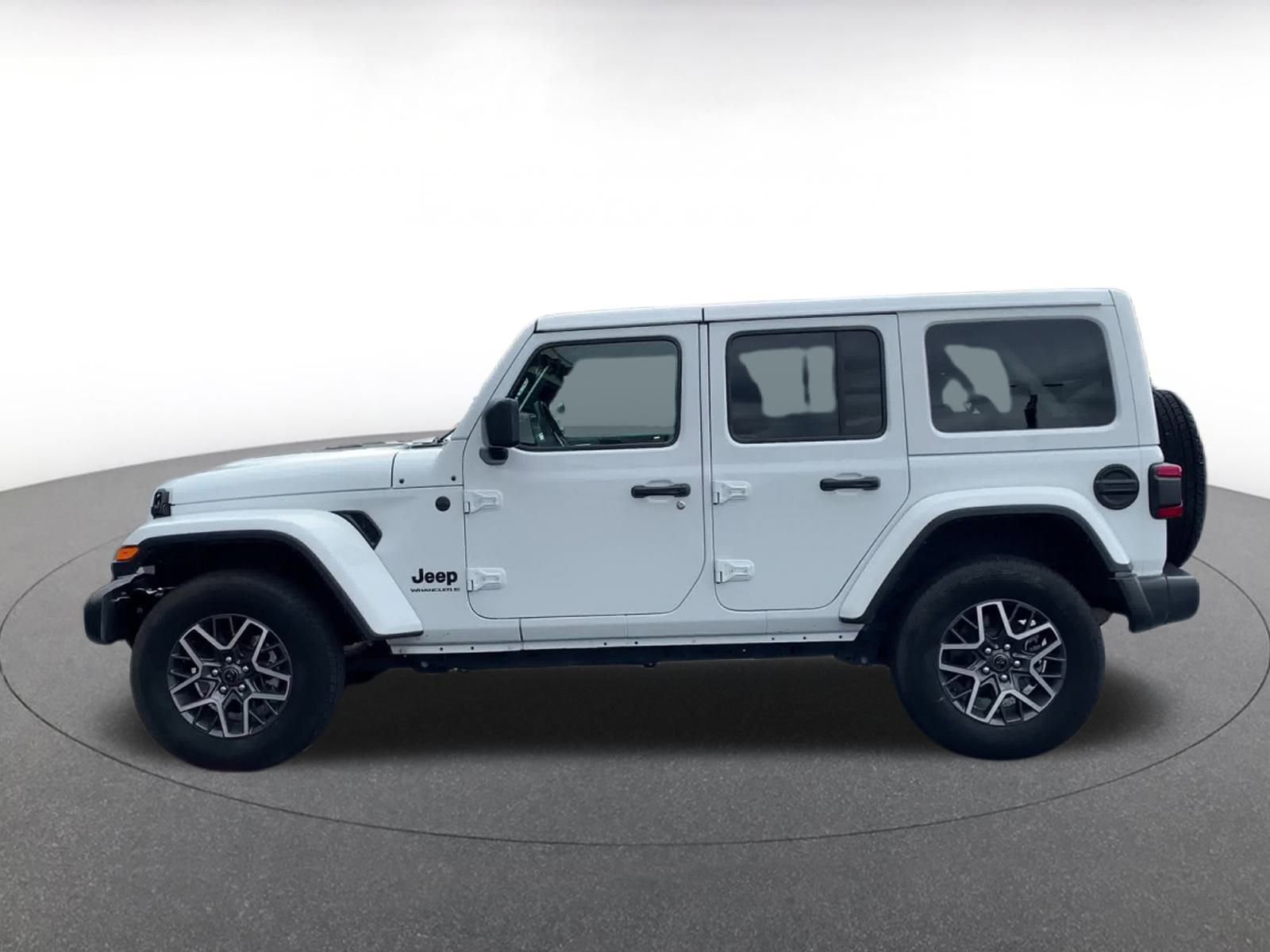 Used 2025 Jeep Wrangler Sahara image 9