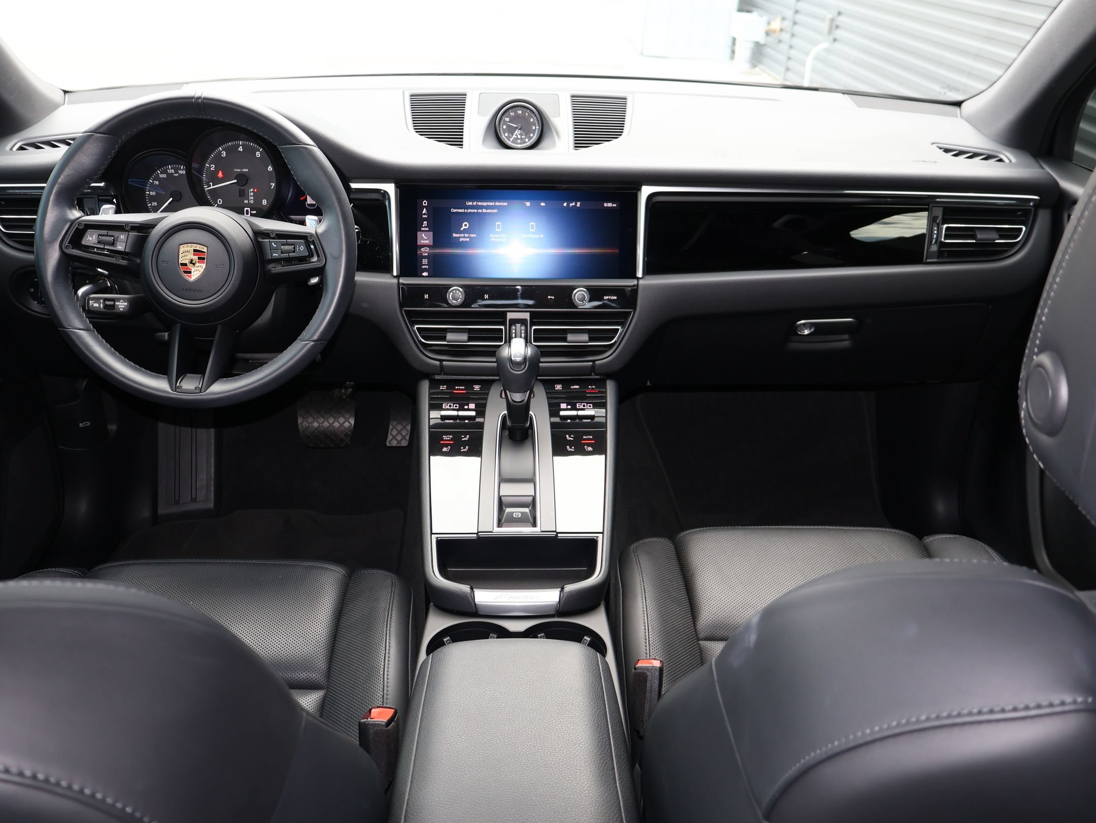 Certified 2023 Porsche Macan AWD/4WD image 21
