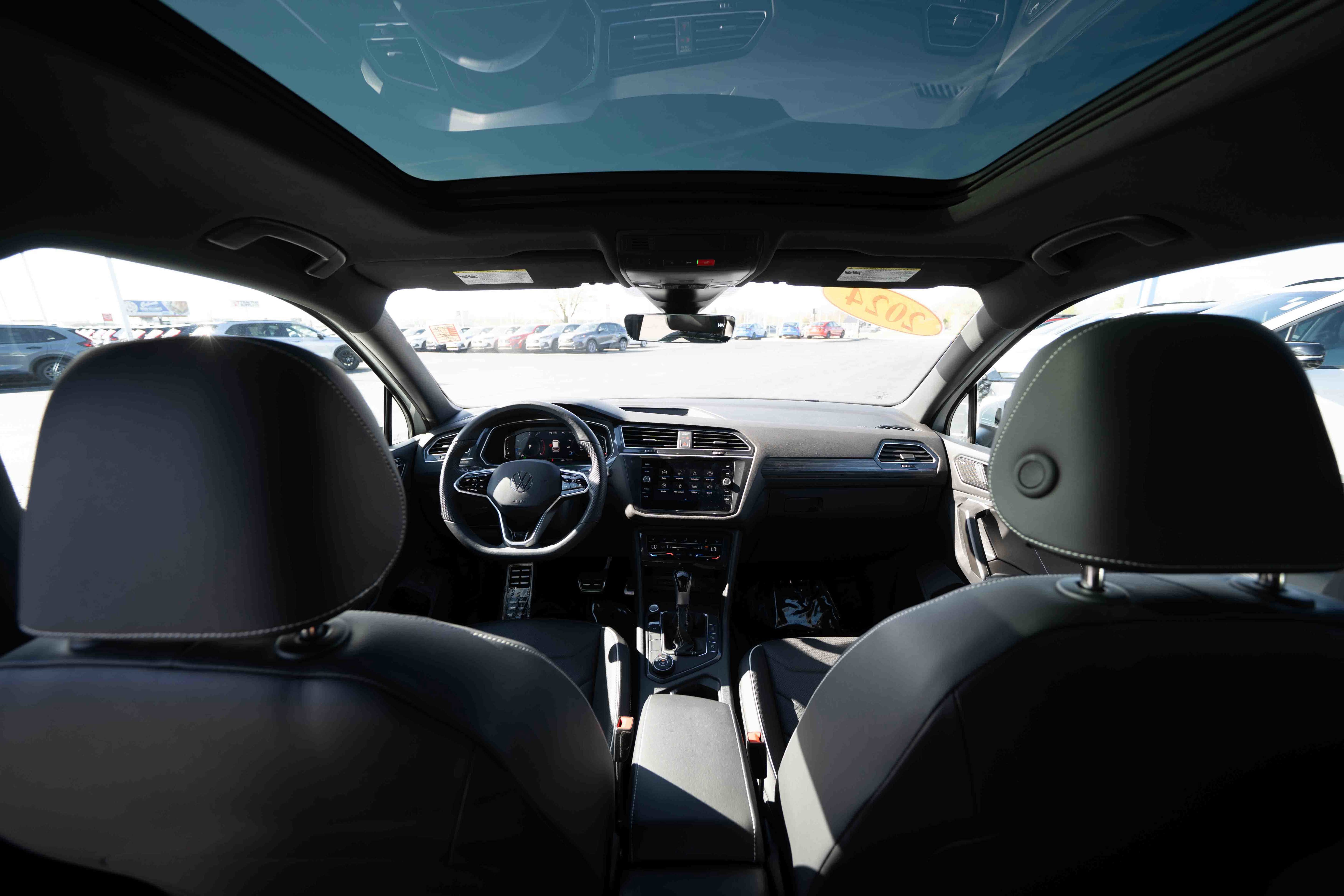 Used 2024 Volkswagen Tiguan SEL R-Line image 19