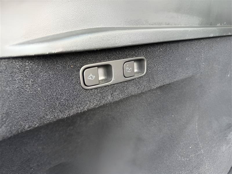 Used 2023 Tesla Model Y Long Range AWD/4WD image 31