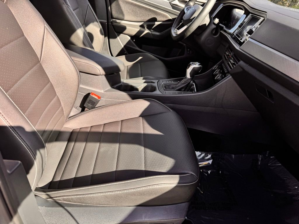 Used 2024 Volkswagen Jetta SE FWD image 29