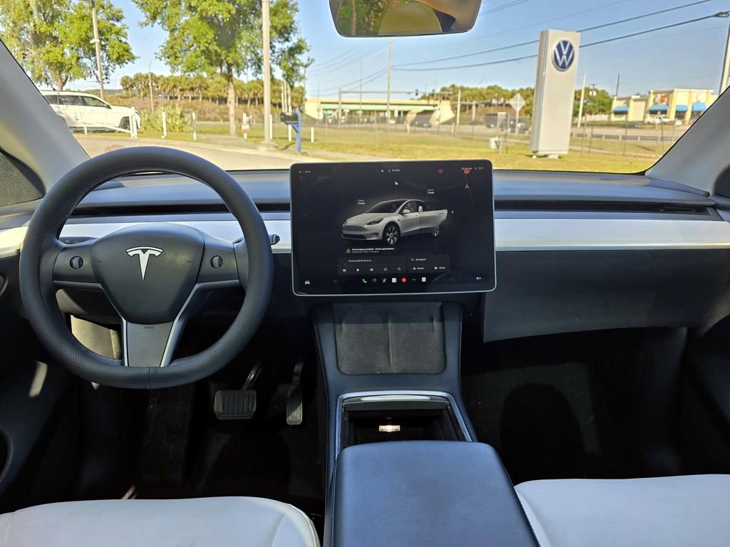 Used 2022 Tesla Model Y Long Range image 11