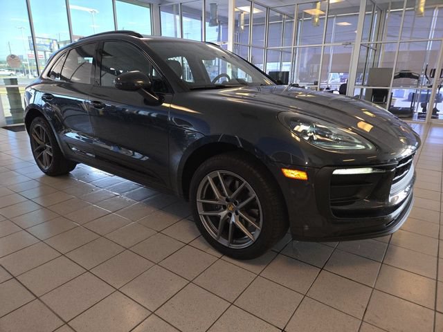Used 2025 Porsche Macan AWD/4WD image 2