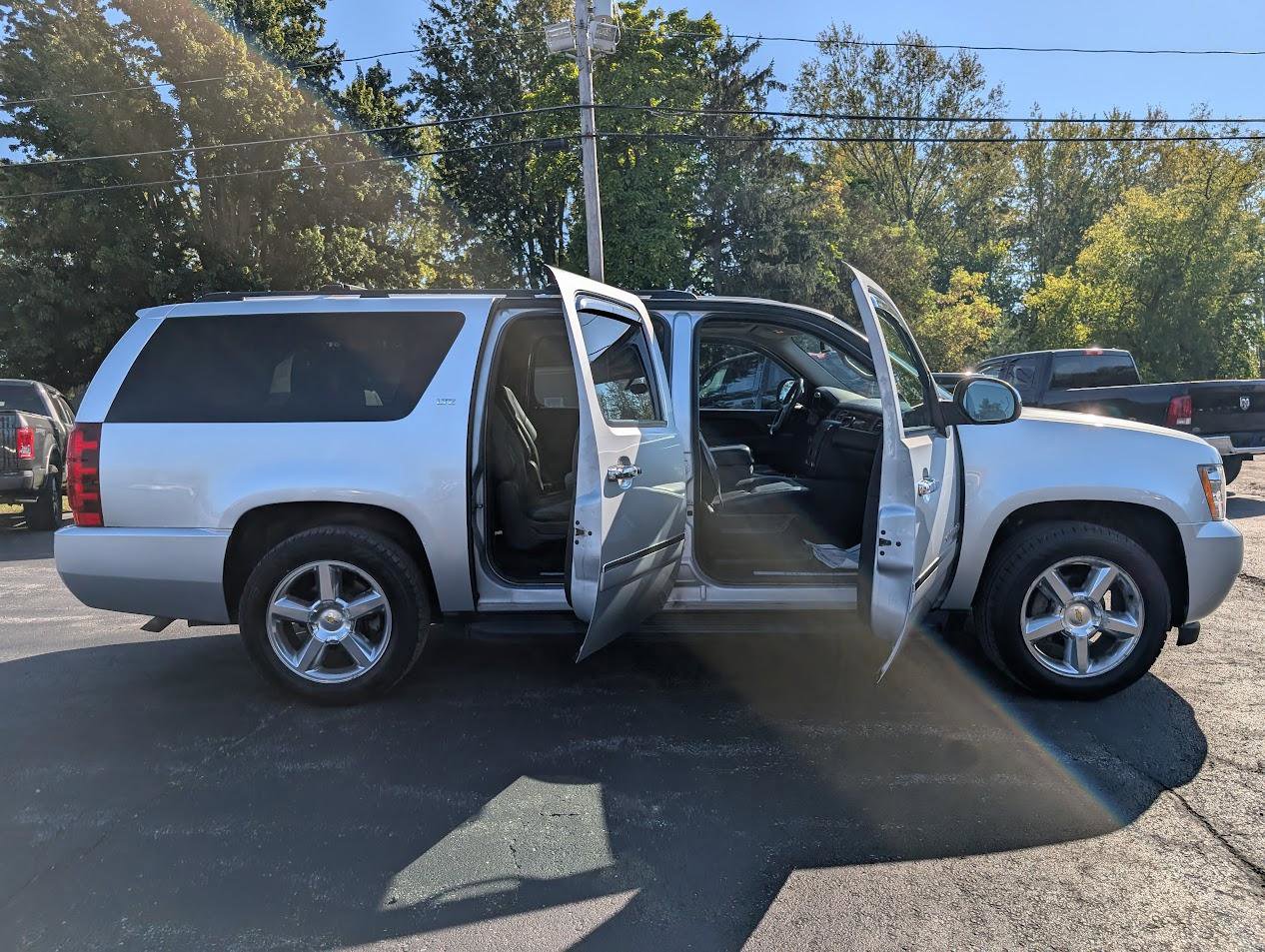 Used 2013 Chevrolet Suburban LTZ AWD/4WD image 23
