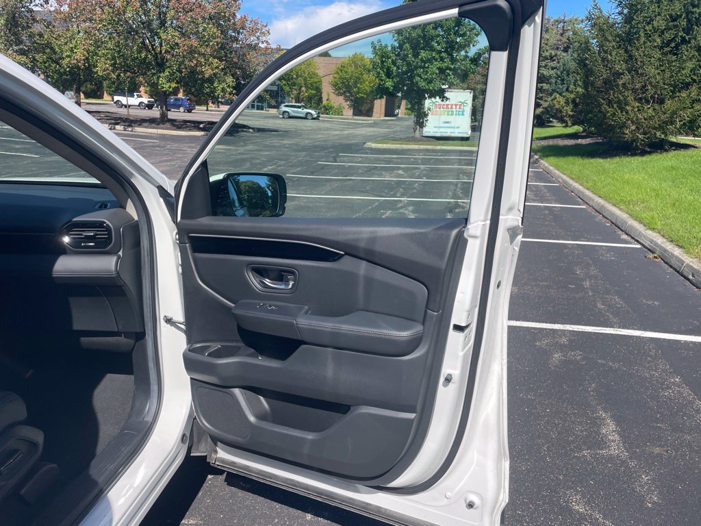 Used 2025 Honda Pilot Touring image 18