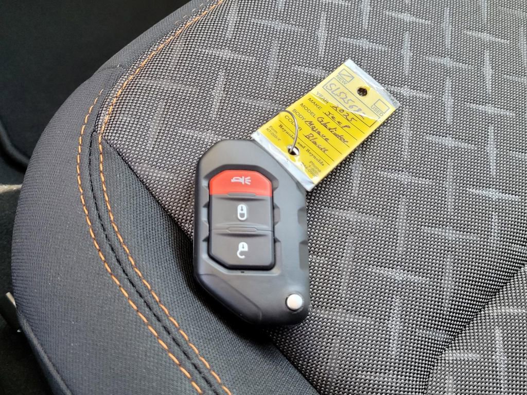 New 2025 Jeep Gladiator Mojave image 26