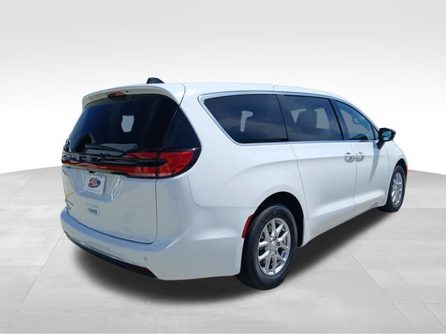 New 2027 Chrysler Pacifica Select FWD image 5