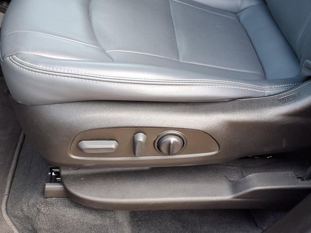 Used 2023 Buick Enclave Essence image 4