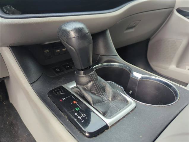 Used 2019 Toyota Highlander LE FWD image 15