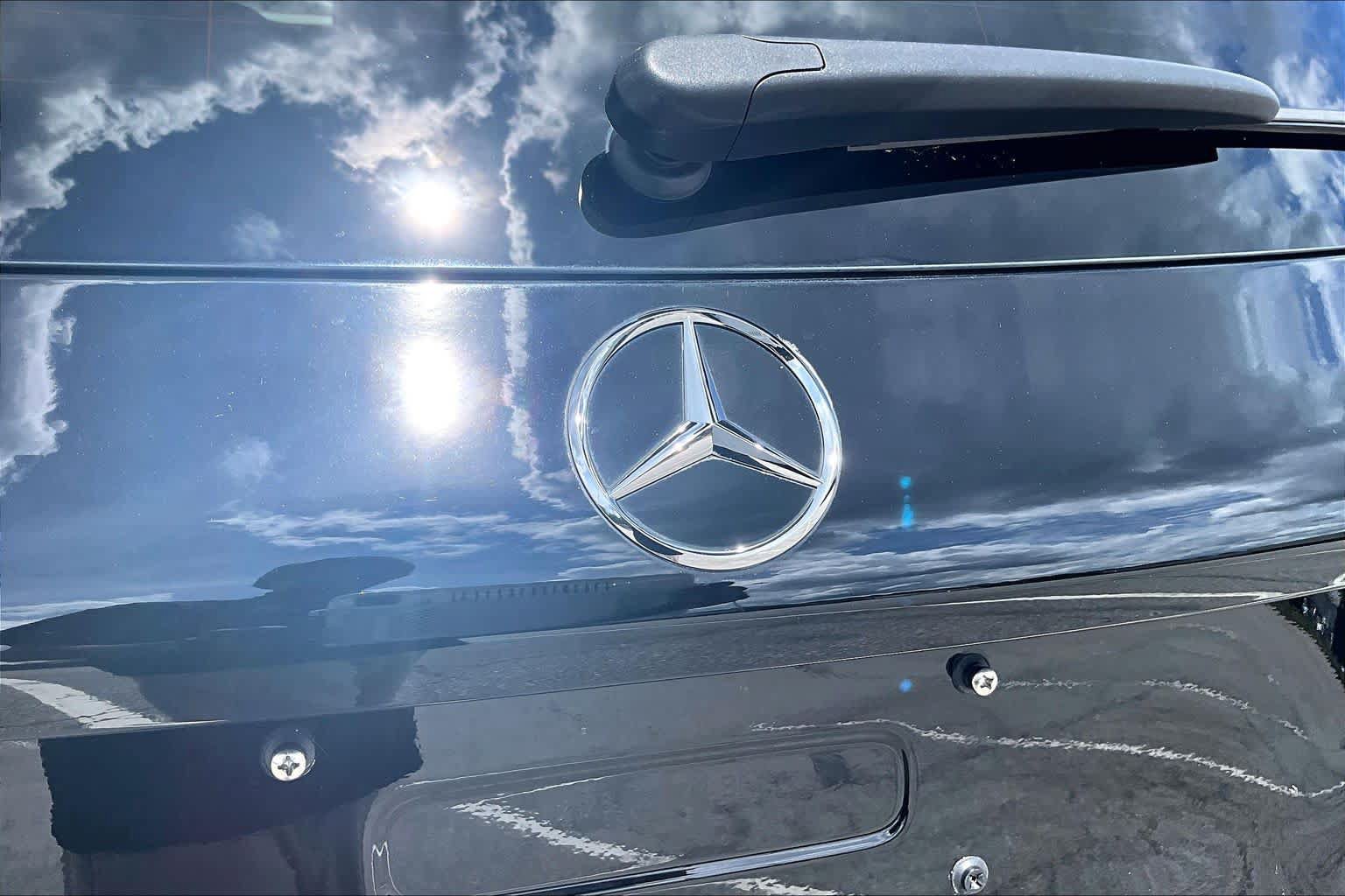 Certified 2022 Mercedes-Benz GLC 300 w/ Premium Package Lite image 31