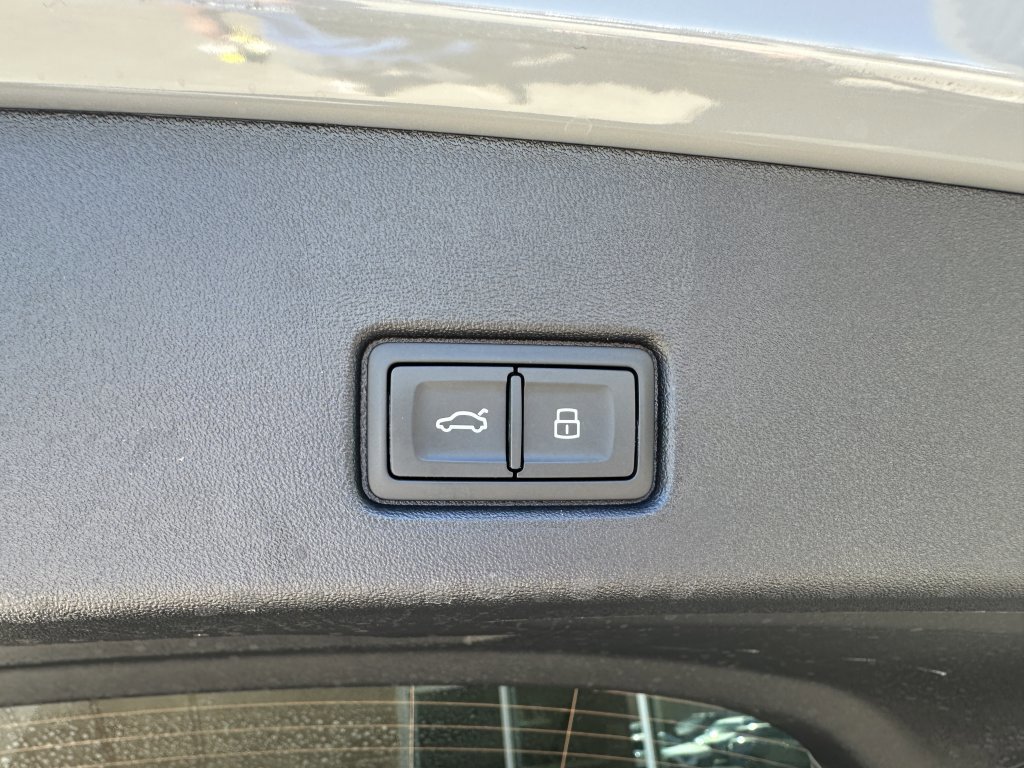 Used 2024 Audi Q4 e-tron Premium w/ Convenience Package image 39