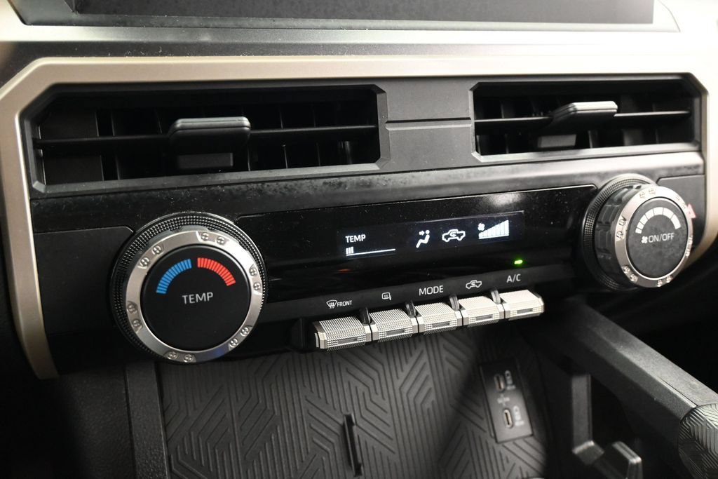Used 2025 Toyota Tacoma SR5 AWD/4WD image 20