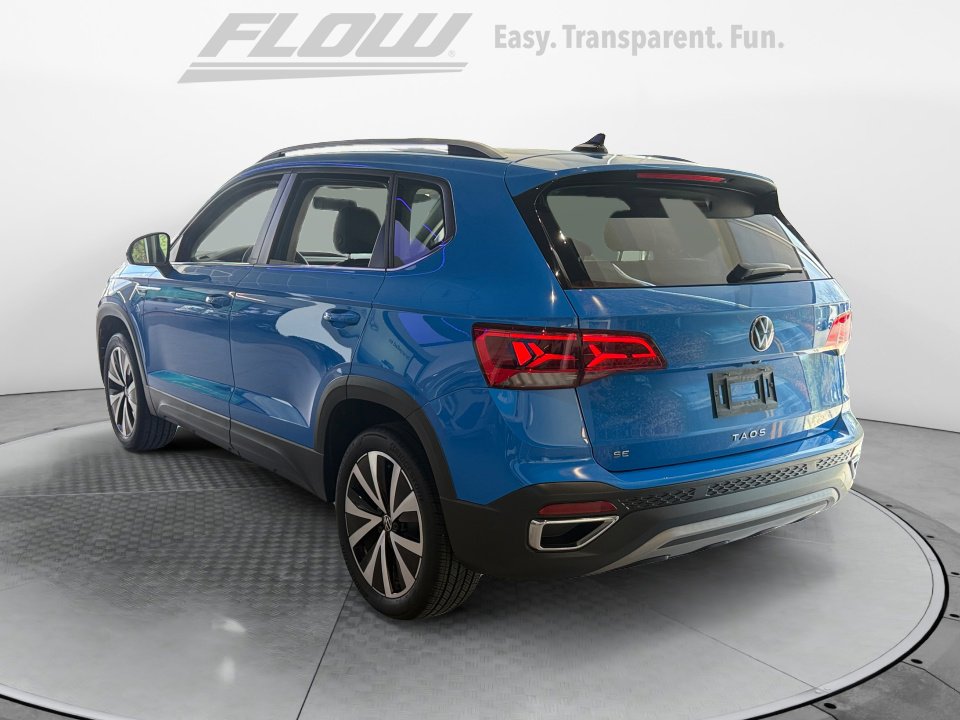 Certified 2022 Volkswagen Taos SE w/ Panoramic Sunroof Package image 6