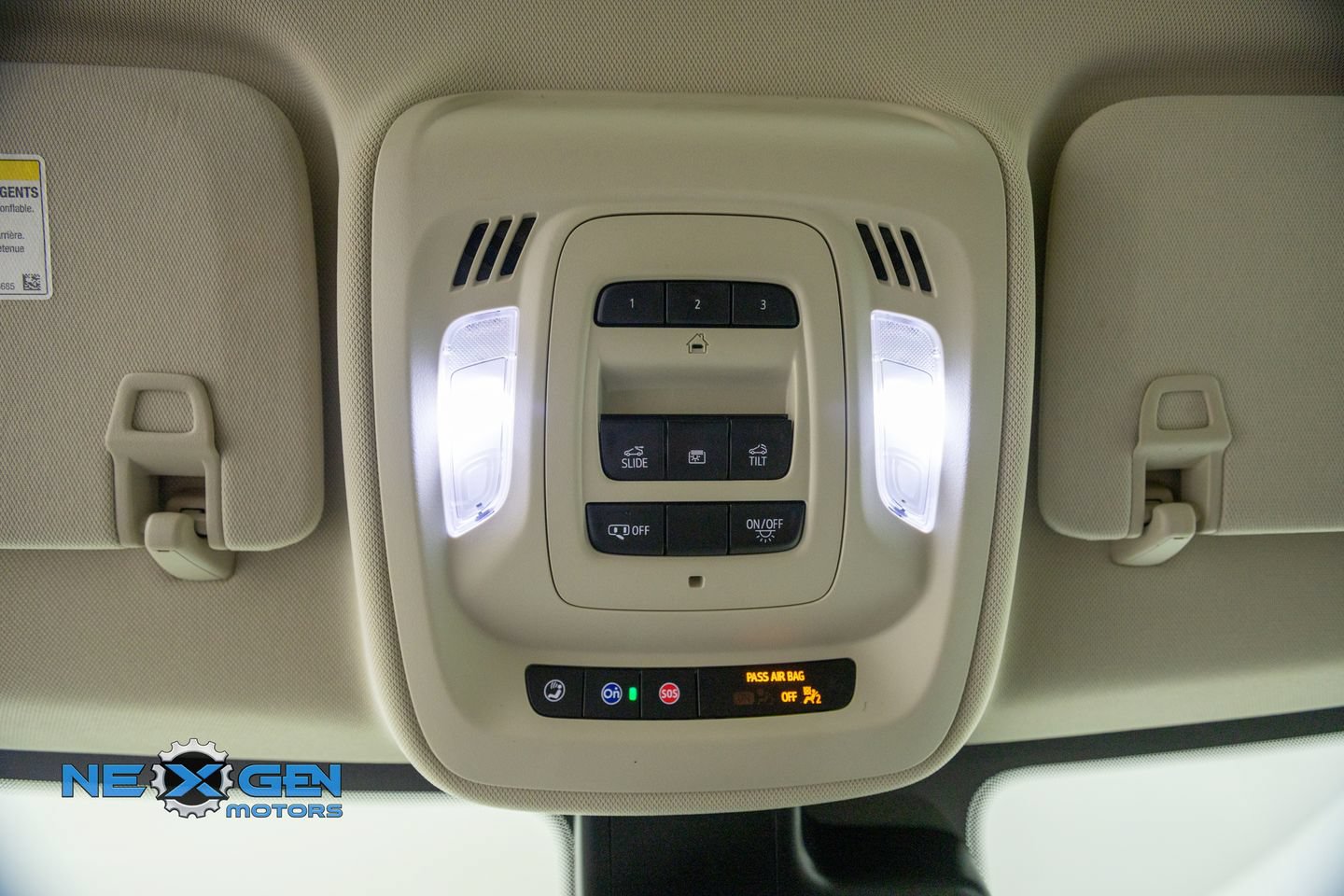 Used 2022 Buick Envision Avenir w/ Technology Package II FWD image 22
