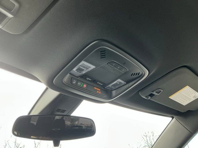 Used 2024 Chevrolet Traverse LT image 32