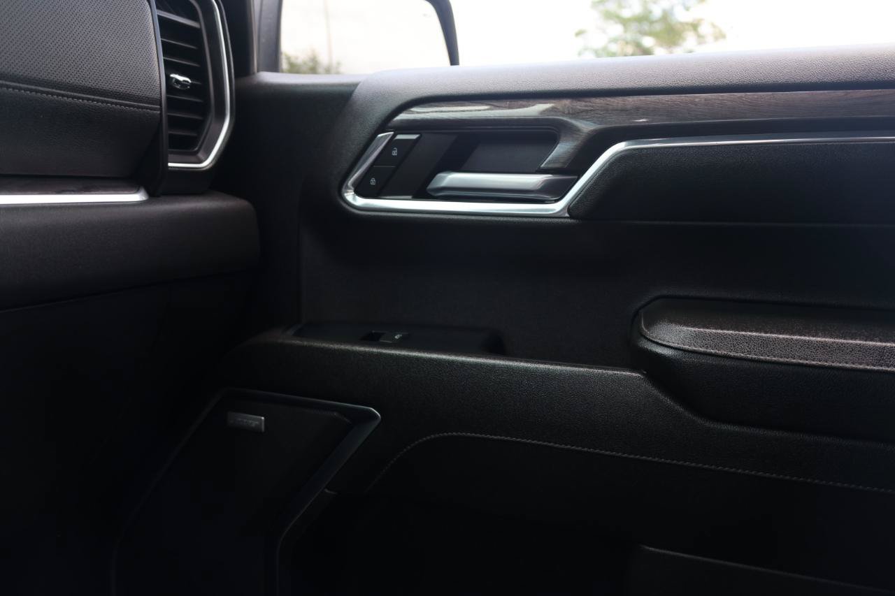 Used 2024 Chevrolet Silverado 1500 LTZ w/ LTZ Premium Package AWD/4WD image 14