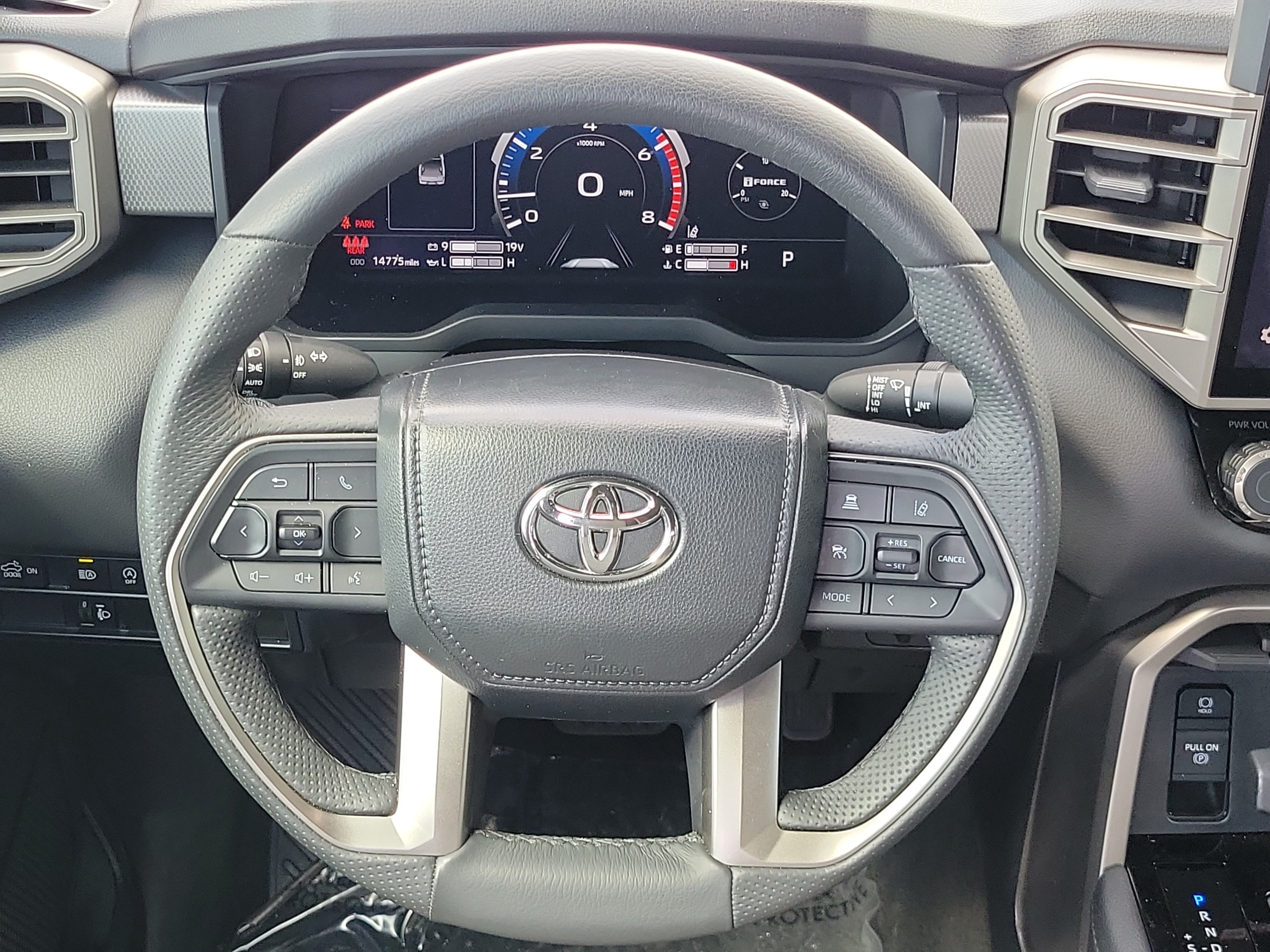 Used 2025 Toyota Tundra Limited AWD/4WD image 19