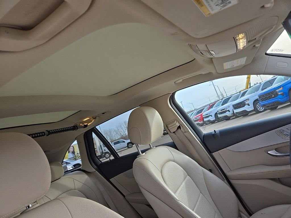 Used 2021 Mercedes-Benz GLC 300 4MATIC image 24